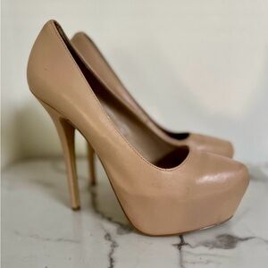 Steve Madden Beige Platform Pumps
